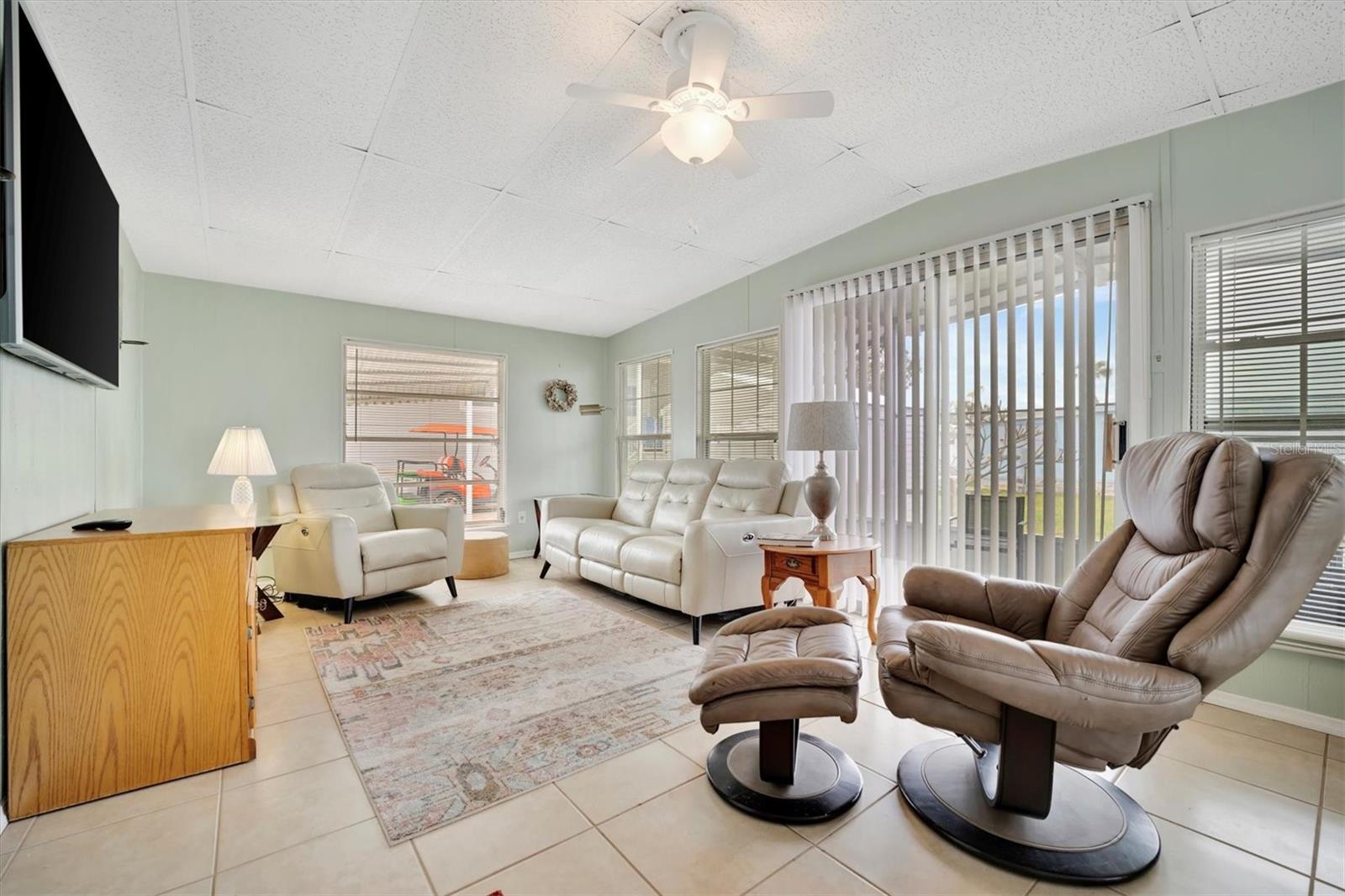110 E SAINT LUCIA LOOP, APOLLO BEACH, FL, 33572