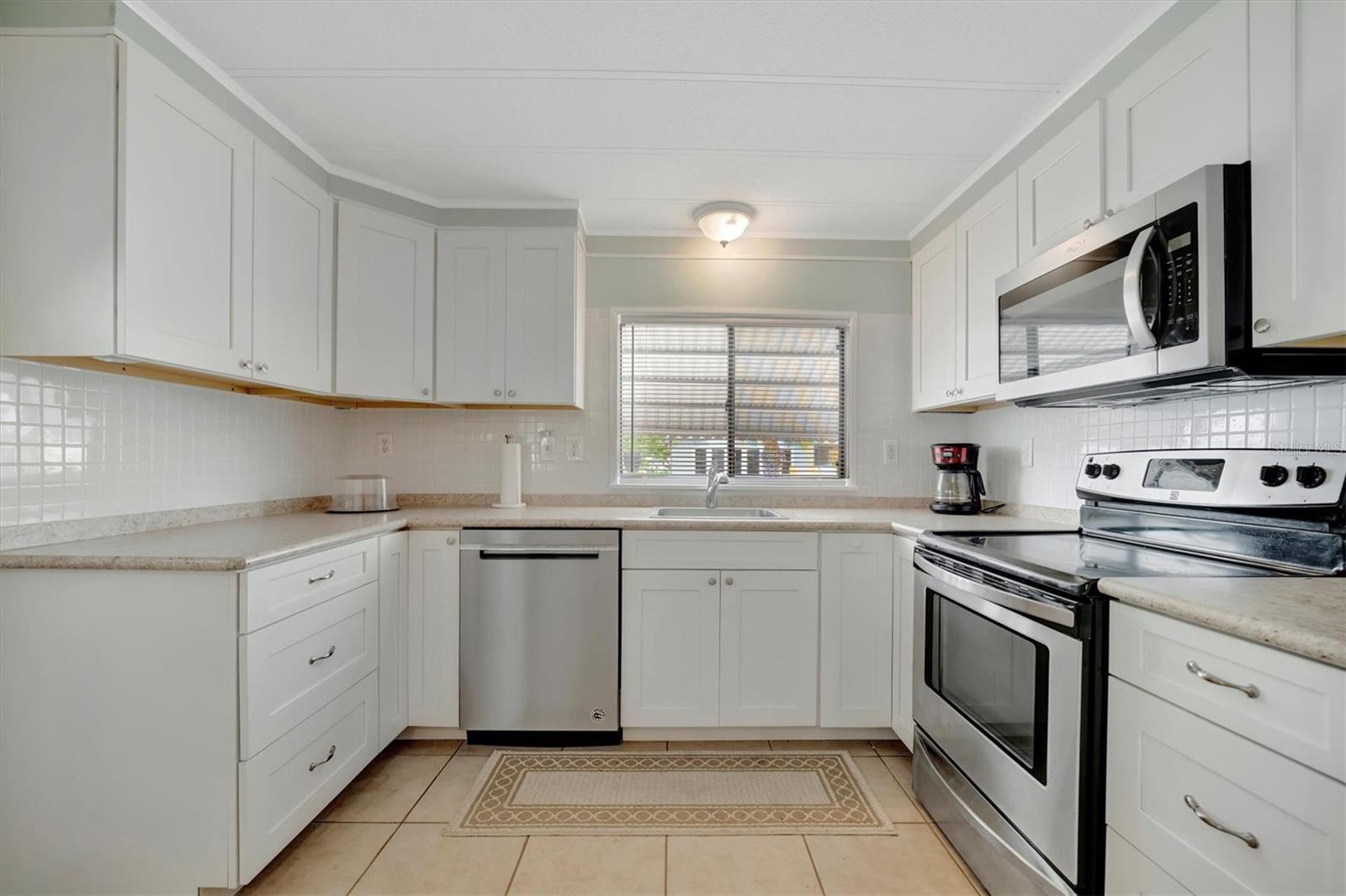 110 E SAINT LUCIA LOOP, APOLLO BEACH, FL, 33572