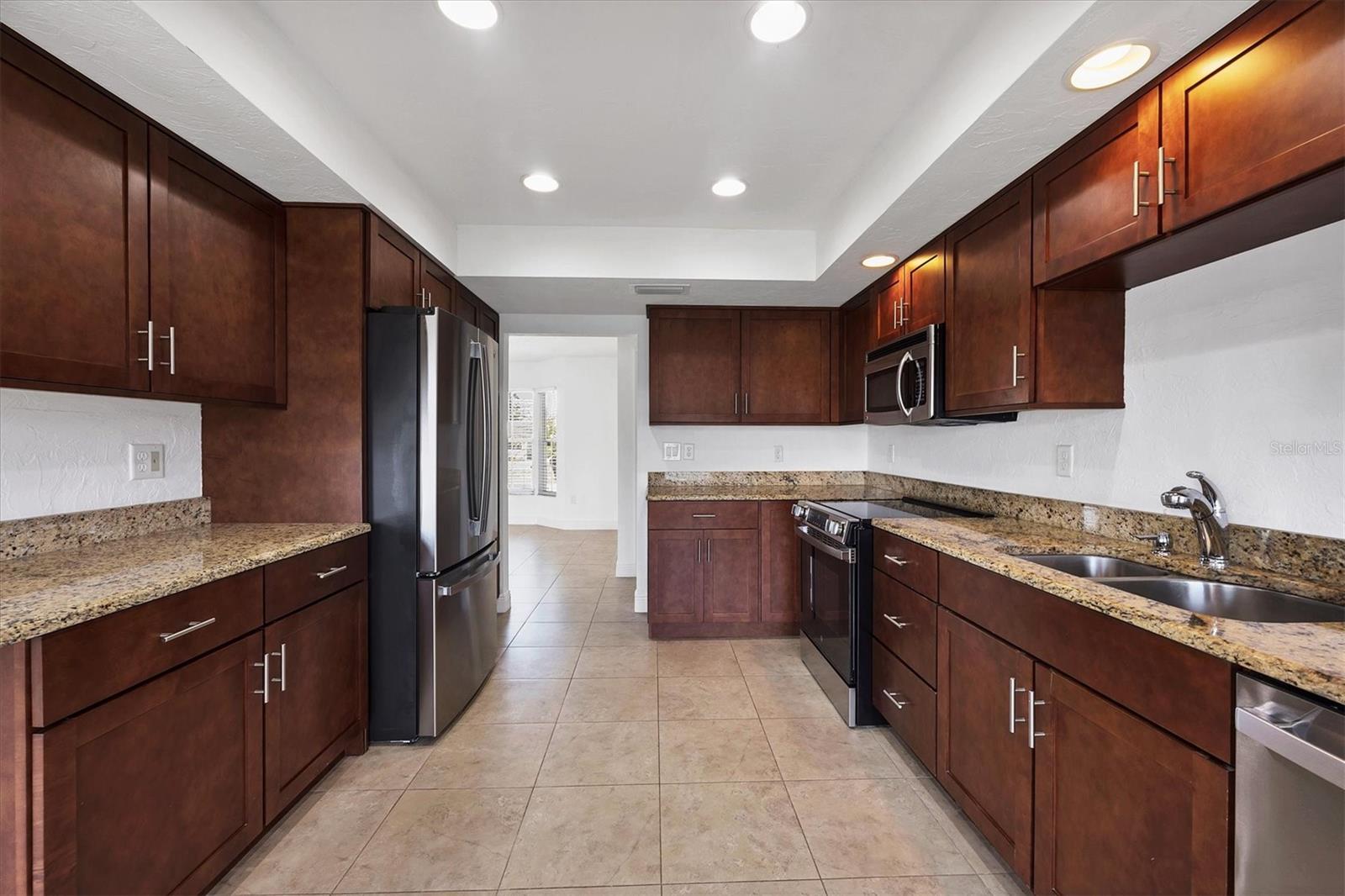 6637 BOWLINE DR, SARASOTA, FL, 34231