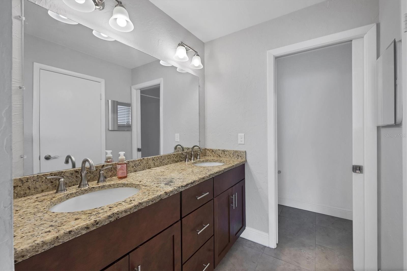 6637 BOWLINE DR, SARASOTA, FL, 34231
