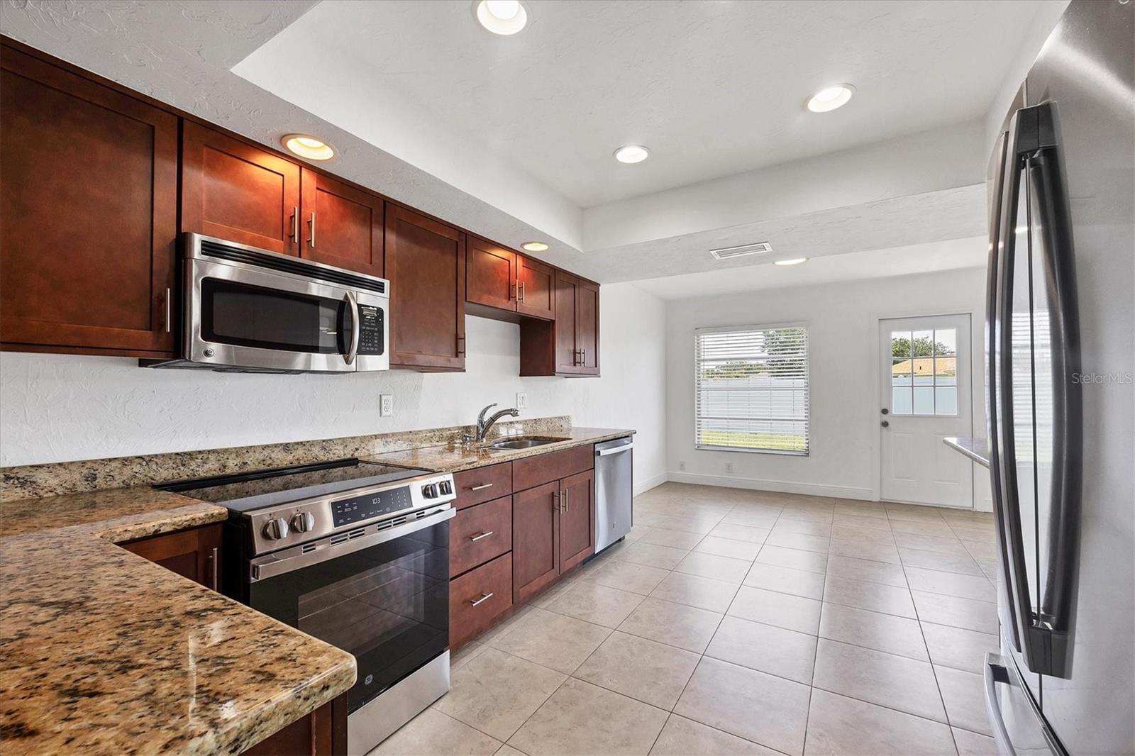 6637 BOWLINE DR, SARASOTA, FL, 34231