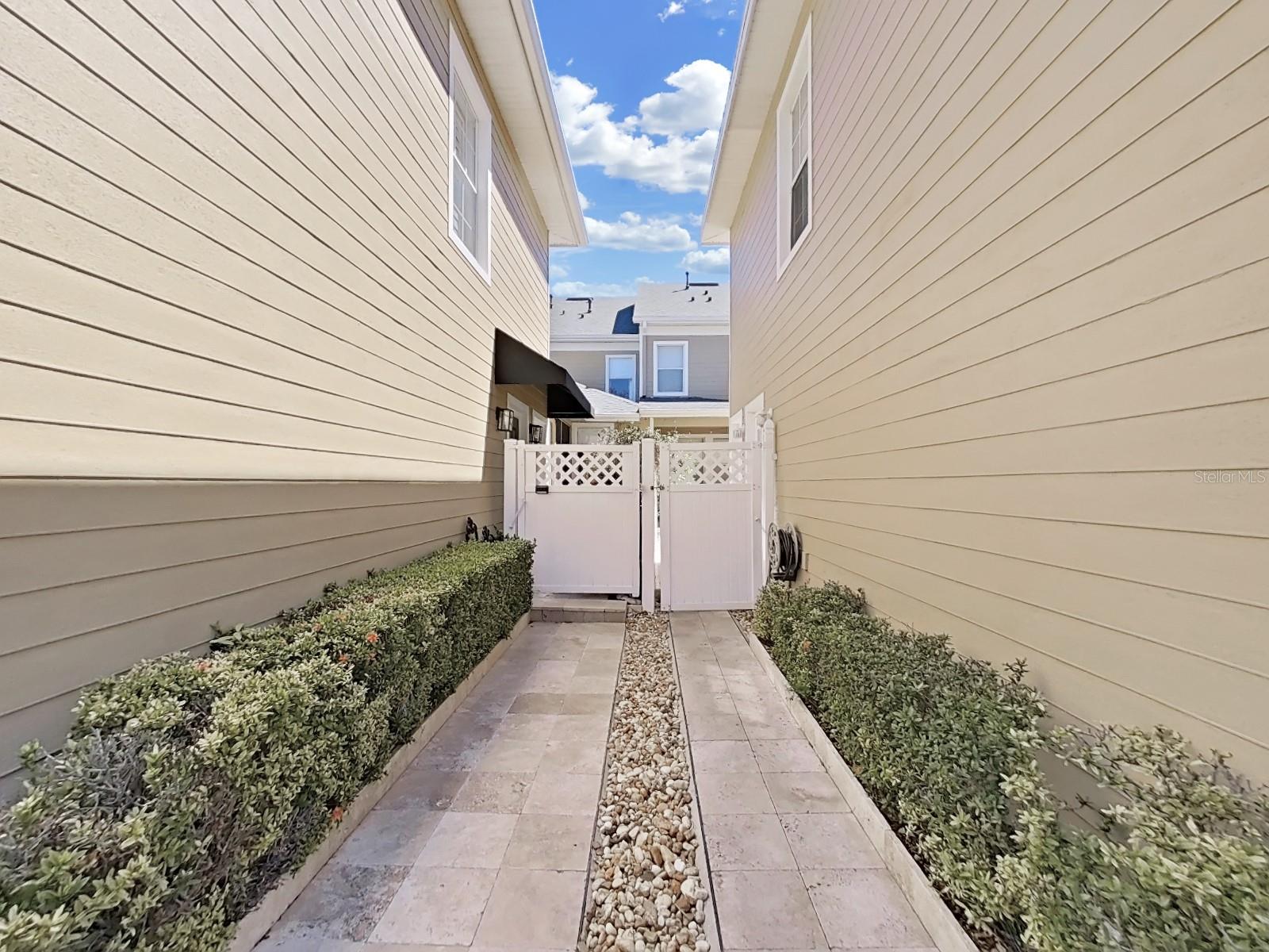 14537 COTSWOLDS DR, TAMPA, FL, 33626