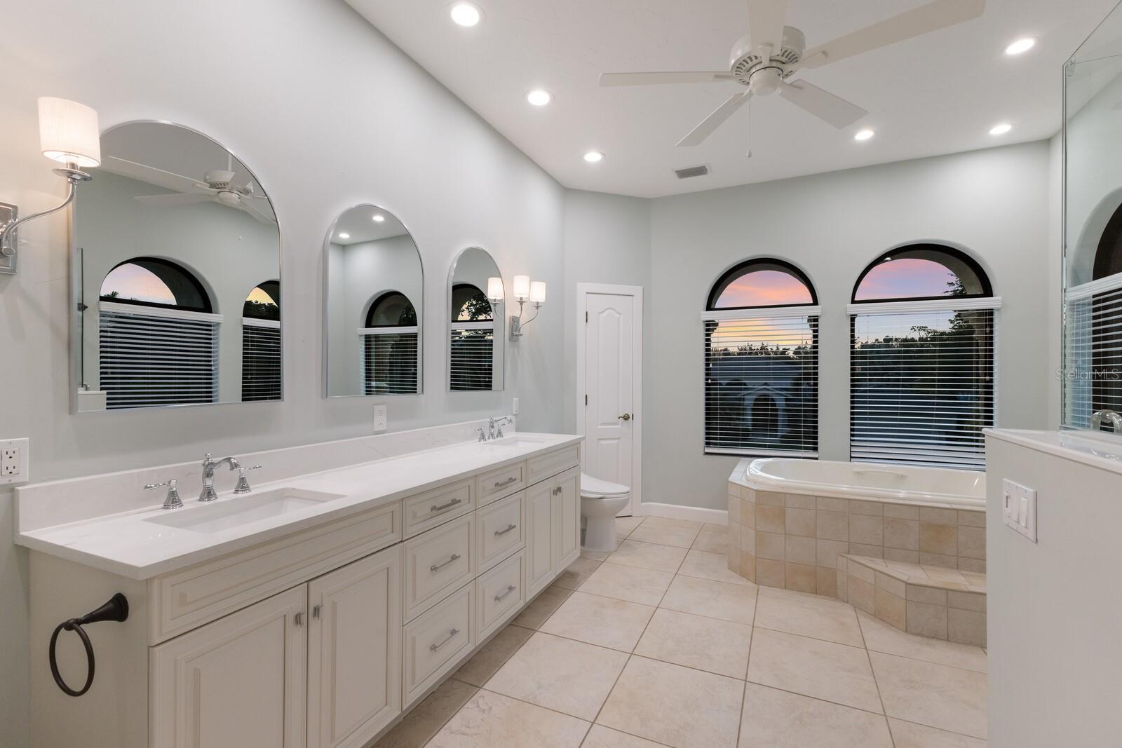 875 SIESTA KEY CIR, SARASOTA, FL, 34242