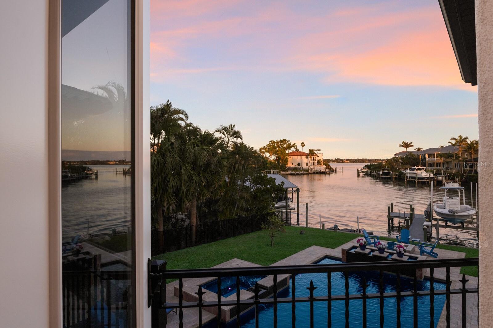 875 SIESTA KEY CIR, SARASOTA, FL, 34242