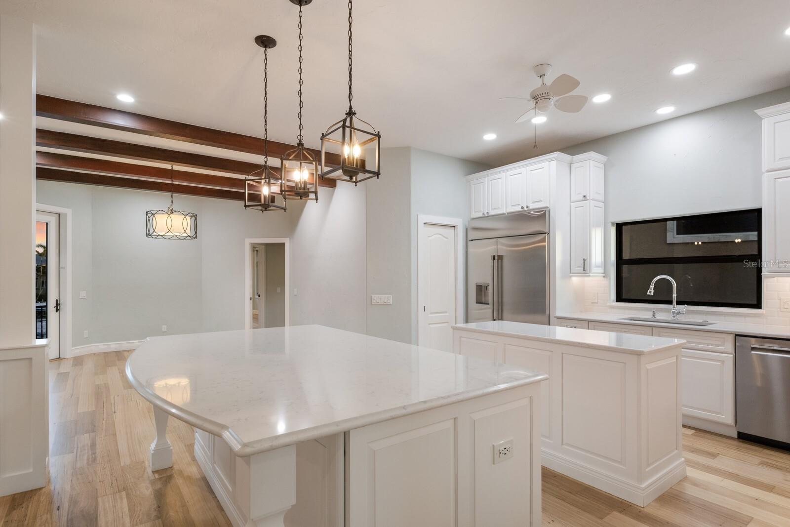 875 SIESTA KEY CIR, SARASOTA, FL, 34242