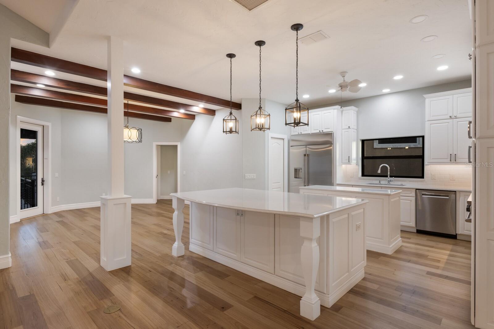 875 SIESTA KEY CIR, SARASOTA, FL, 34242