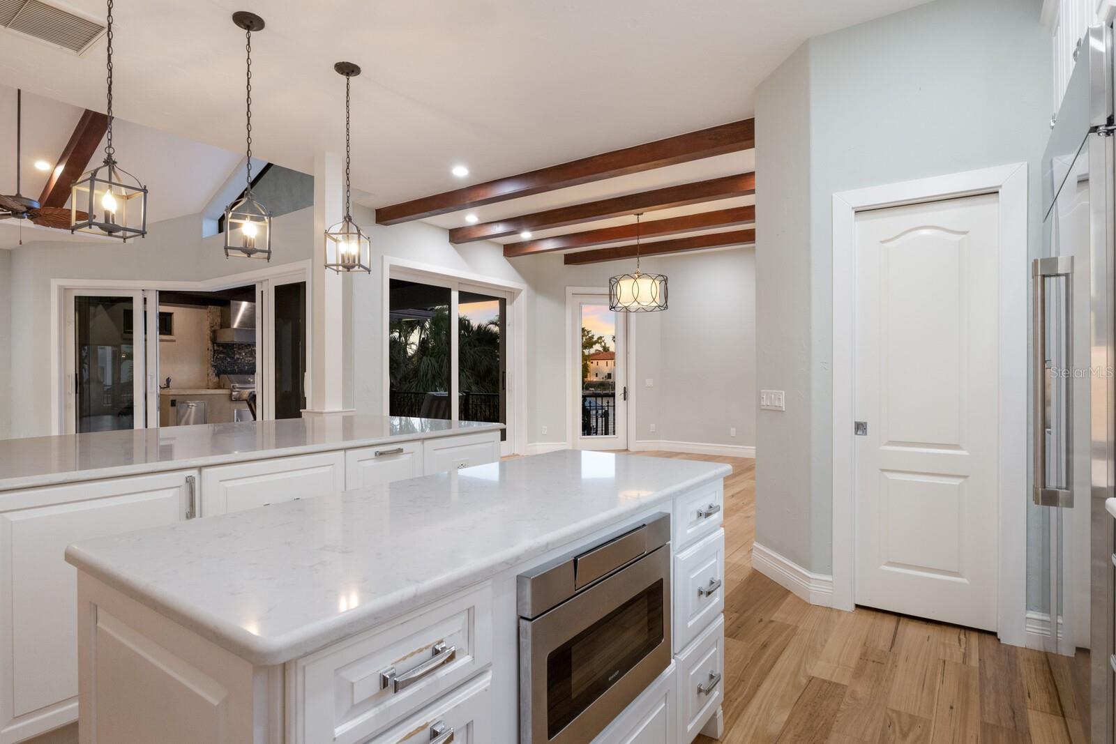 875 SIESTA KEY CIR, SARASOTA, FL, 34242