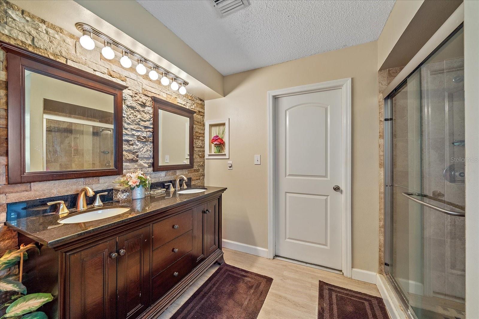 1003 N GONDOLA DR, VENICE, FL, 34293