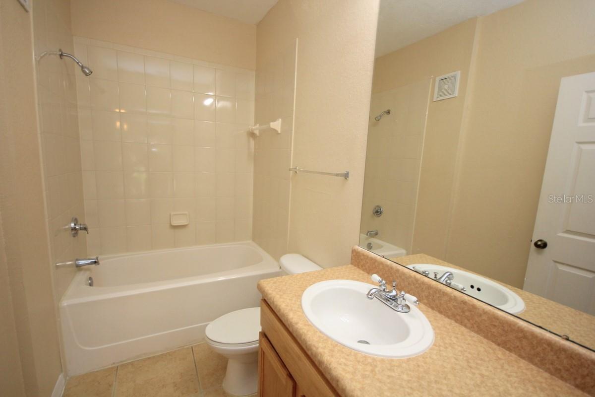 10121 COURTNEY PALMS BLVD #204, TAMPA, FL, 33619