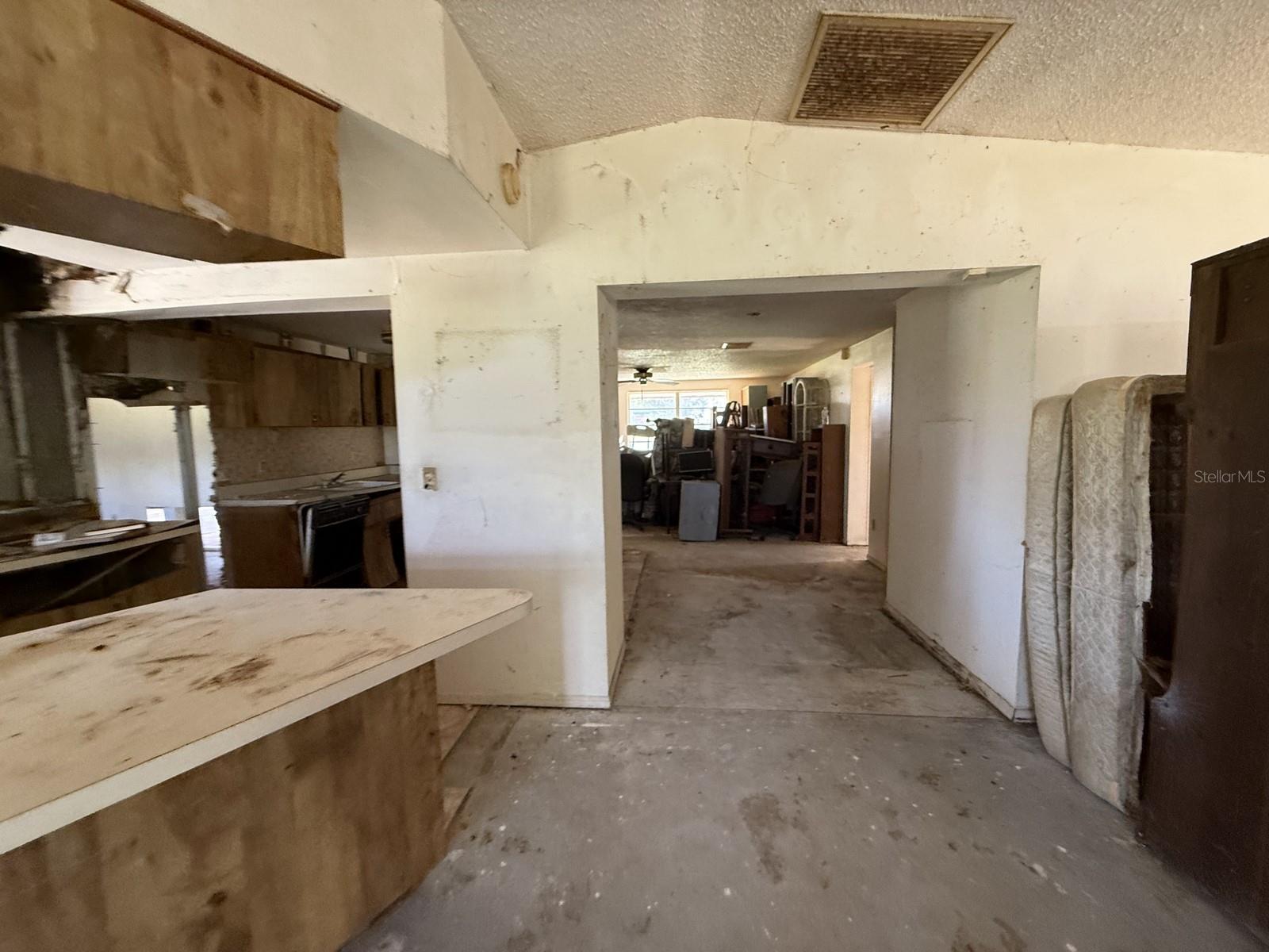 9526 EASTFIELD RD, THONOTOSASSA, FL, 33592