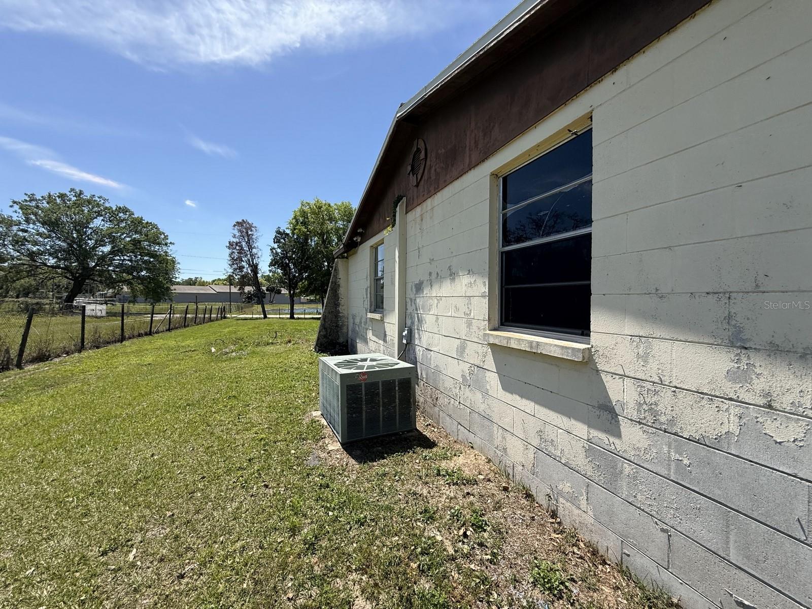 9526 EASTFIELD RD, THONOTOSASSA, FL, 33592
