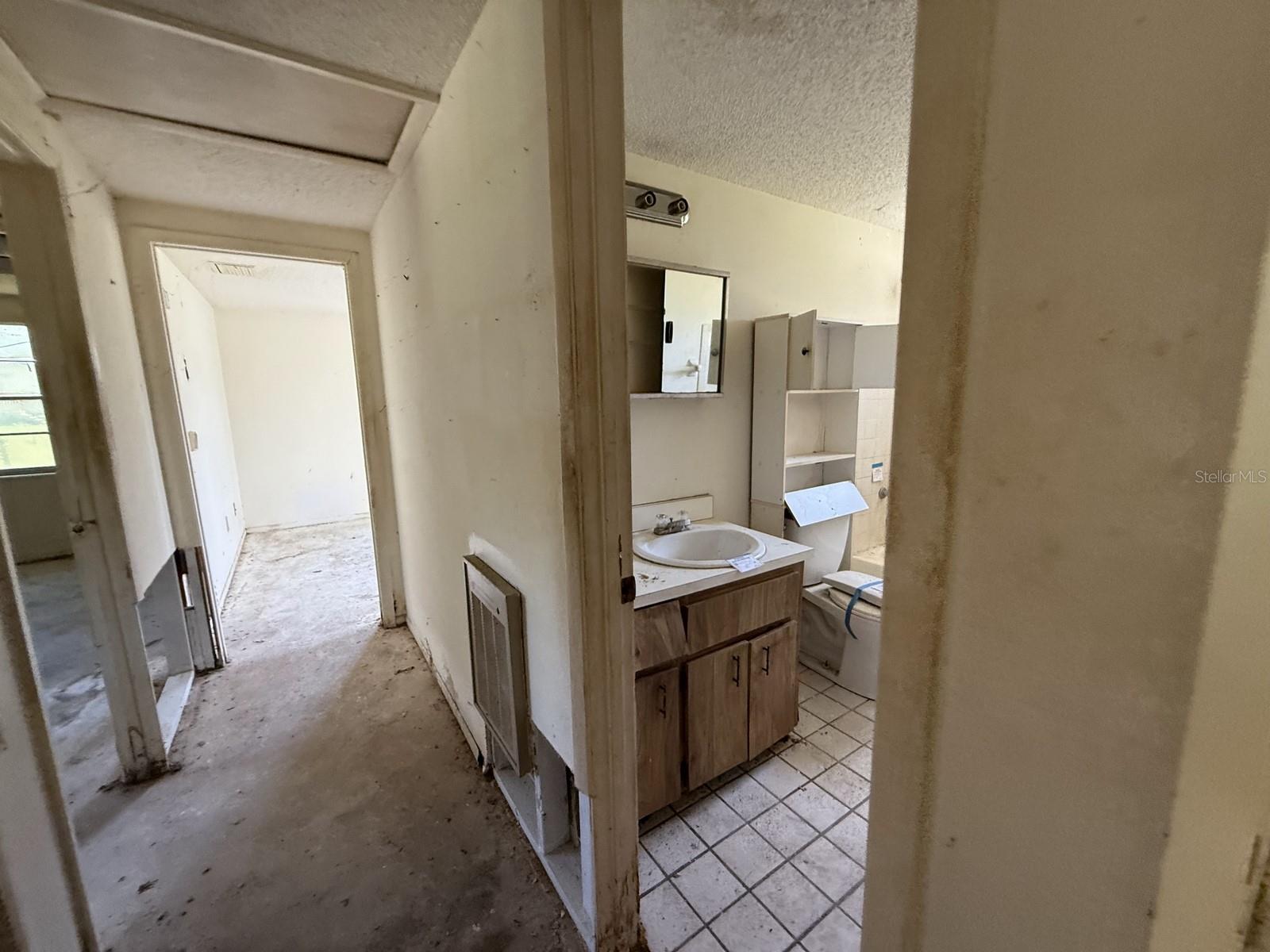 9526 EASTFIELD RD, THONOTOSASSA, FL, 33592
