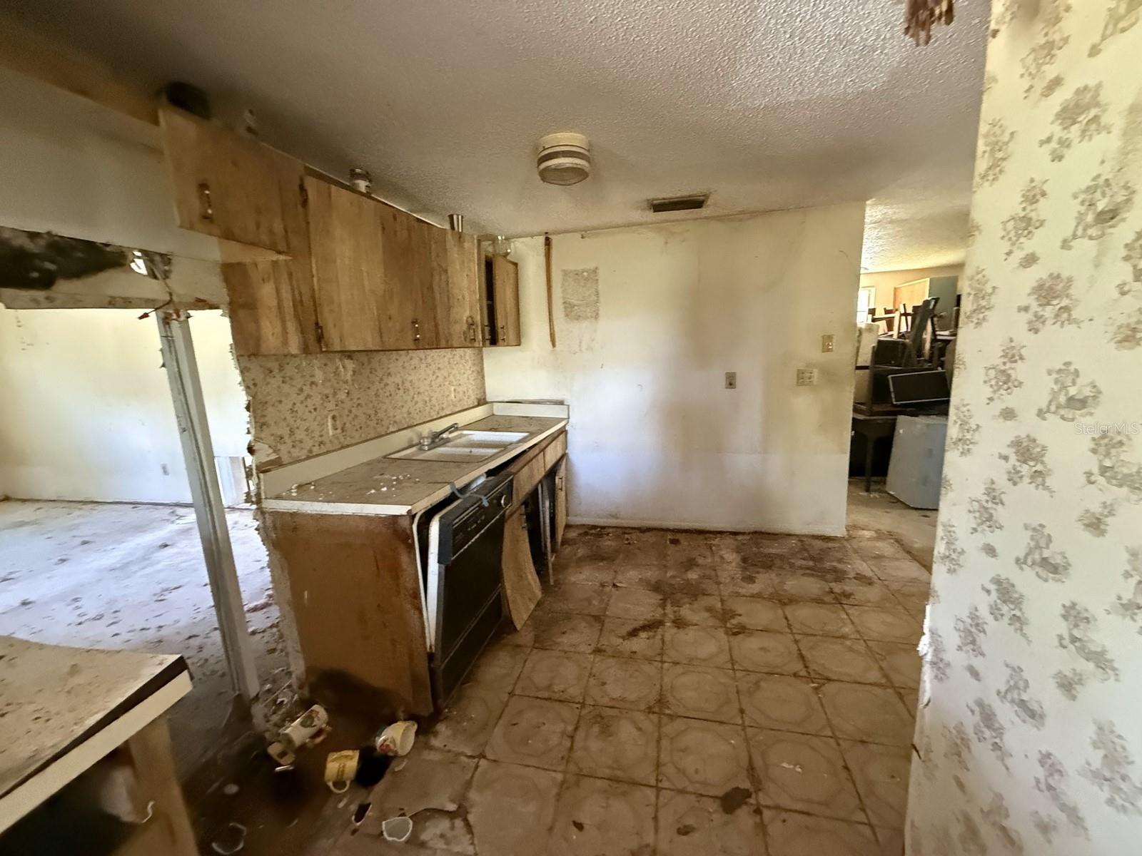 9526 EASTFIELD RD, THONOTOSASSA, FL, 33592