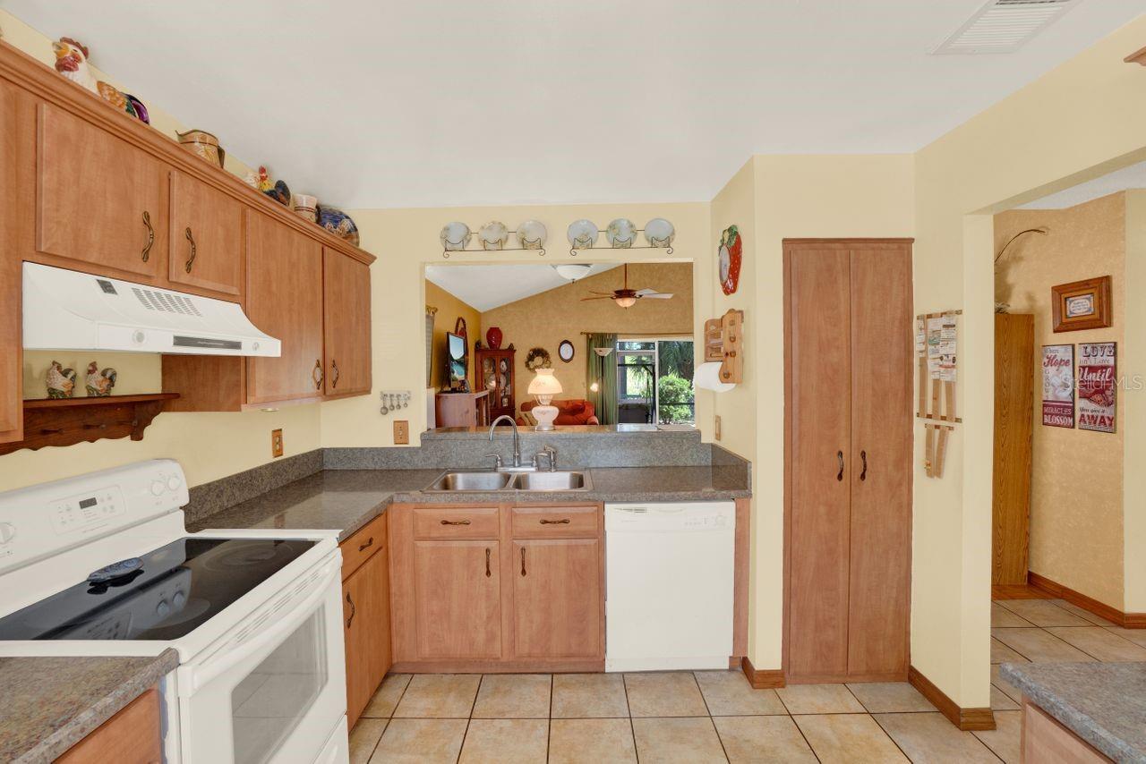 182 EDGEWATER CIR, SANFORD, FL, 32773