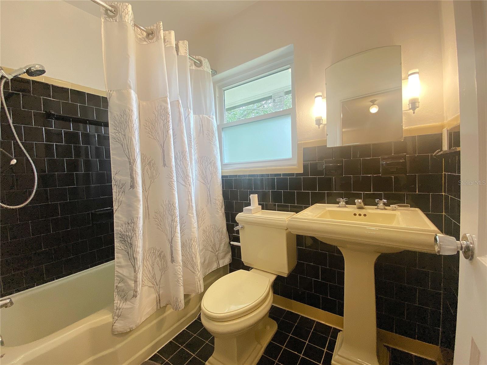 737 CARLTON AVE, LAKE WALES, FL, 33853