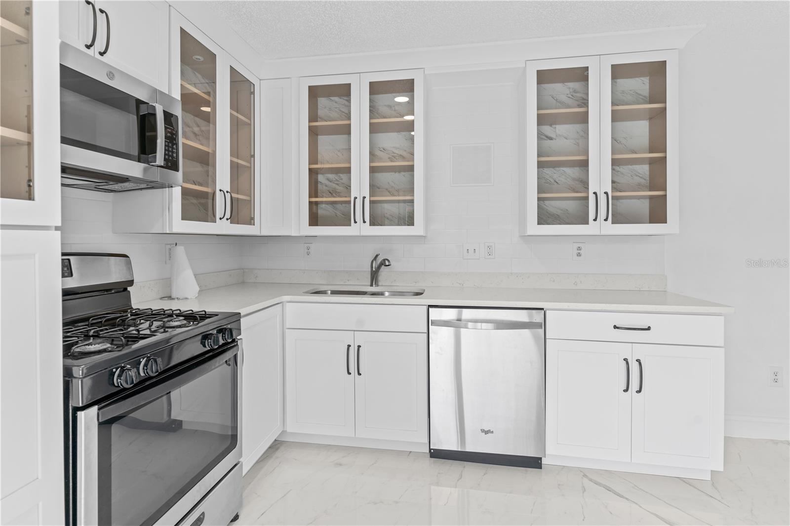 421 ROLLINS DR, DAVENPORT, FL, 33837
