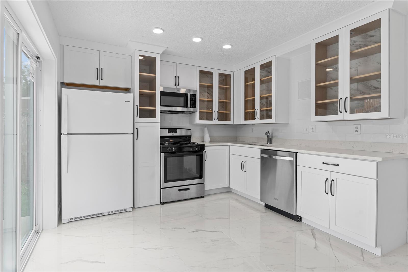 421 ROLLINS DR, DAVENPORT, FL, 33837