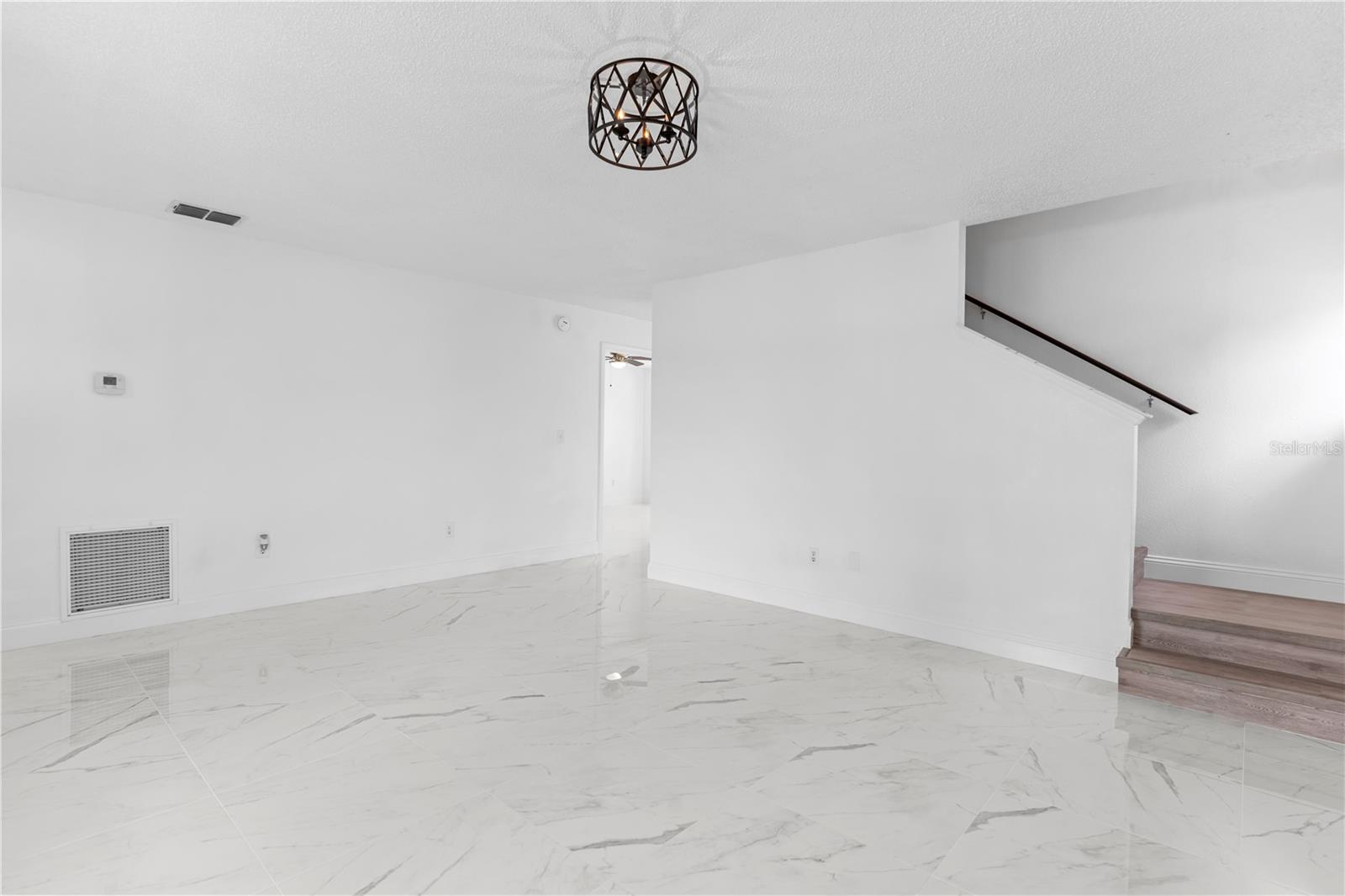 421 ROLLINS DR, DAVENPORT, FL, 33837