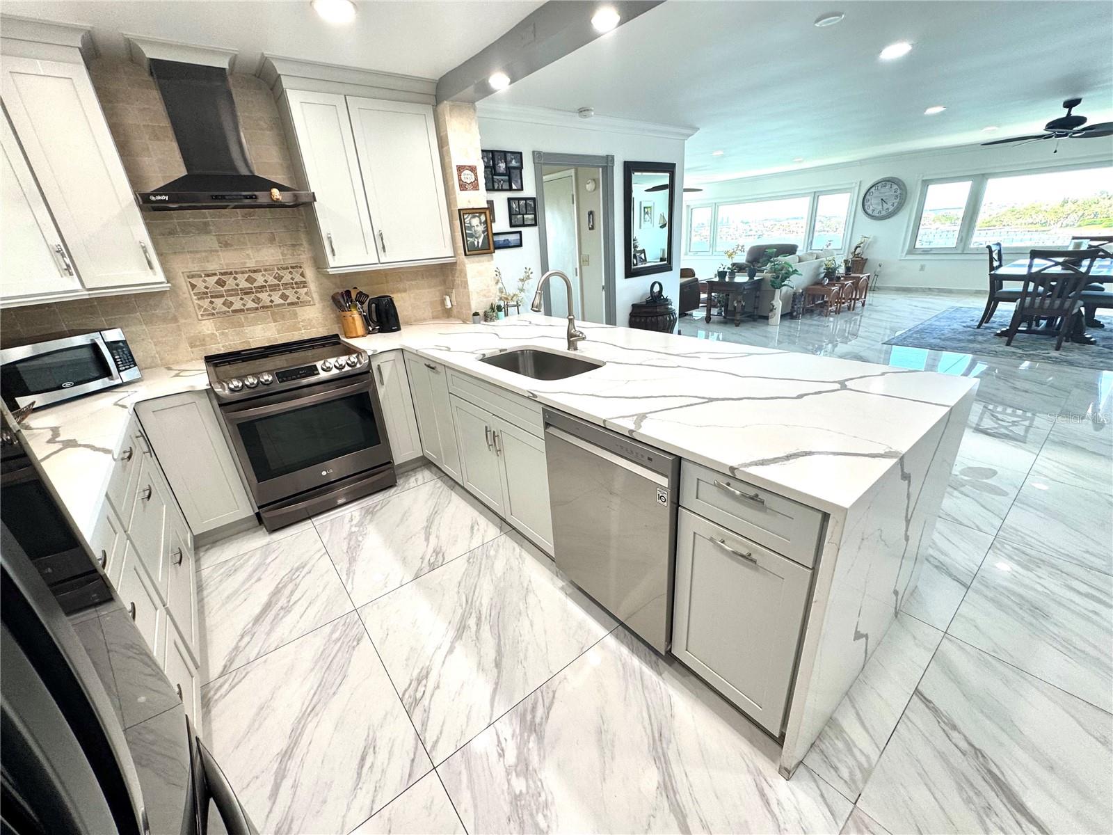 100 BLUFF VIEW DR #502C, BELLEAIR BLUFFS, FL, 33770