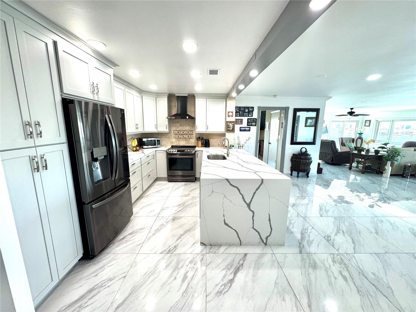 100 BLUFF VIEW DR #502C, BELLEAIR BLUFFS, FL, 33770