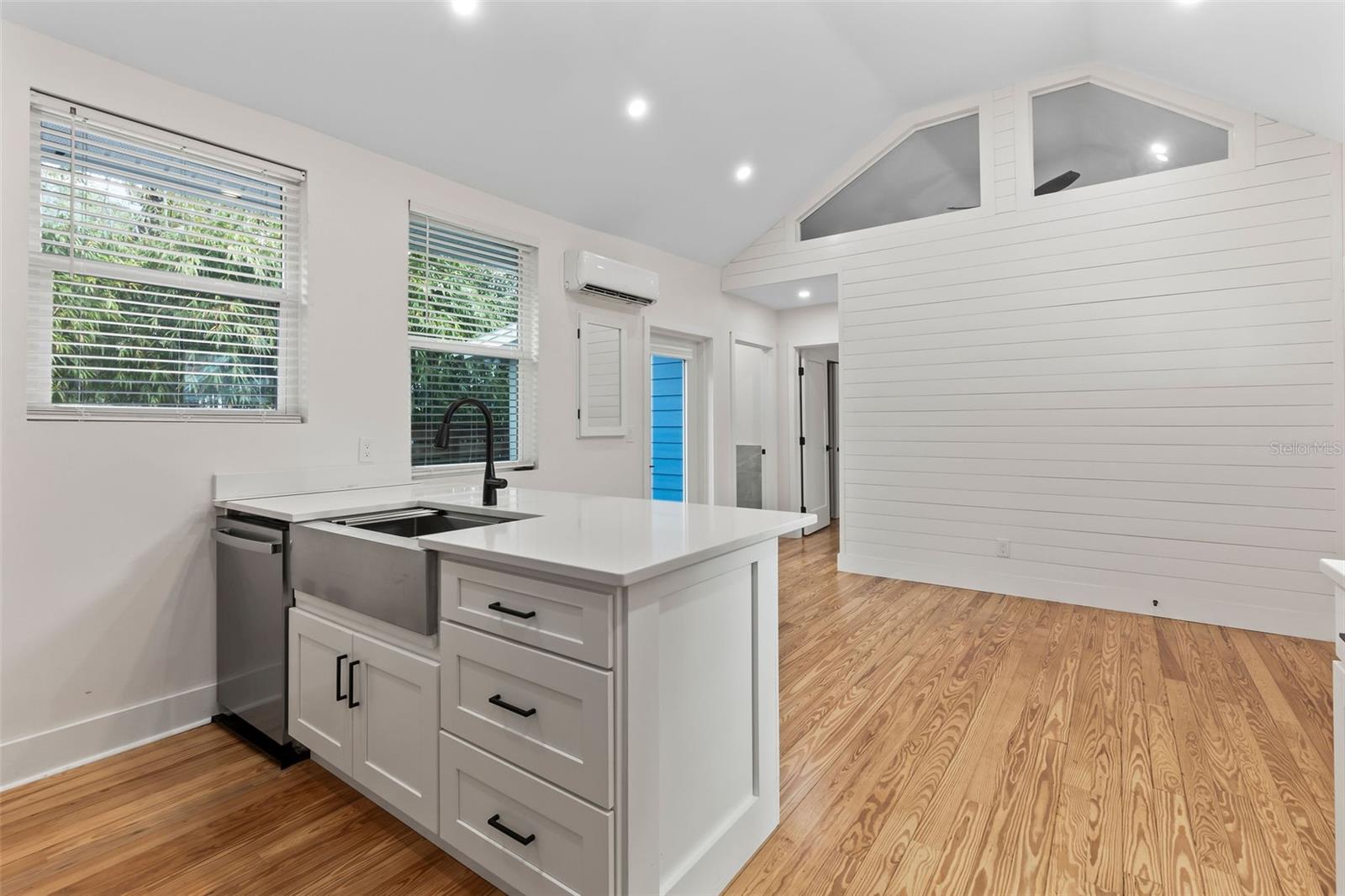 205 MARY AVE, NEW SMYRNA BEACH, FL, 32168