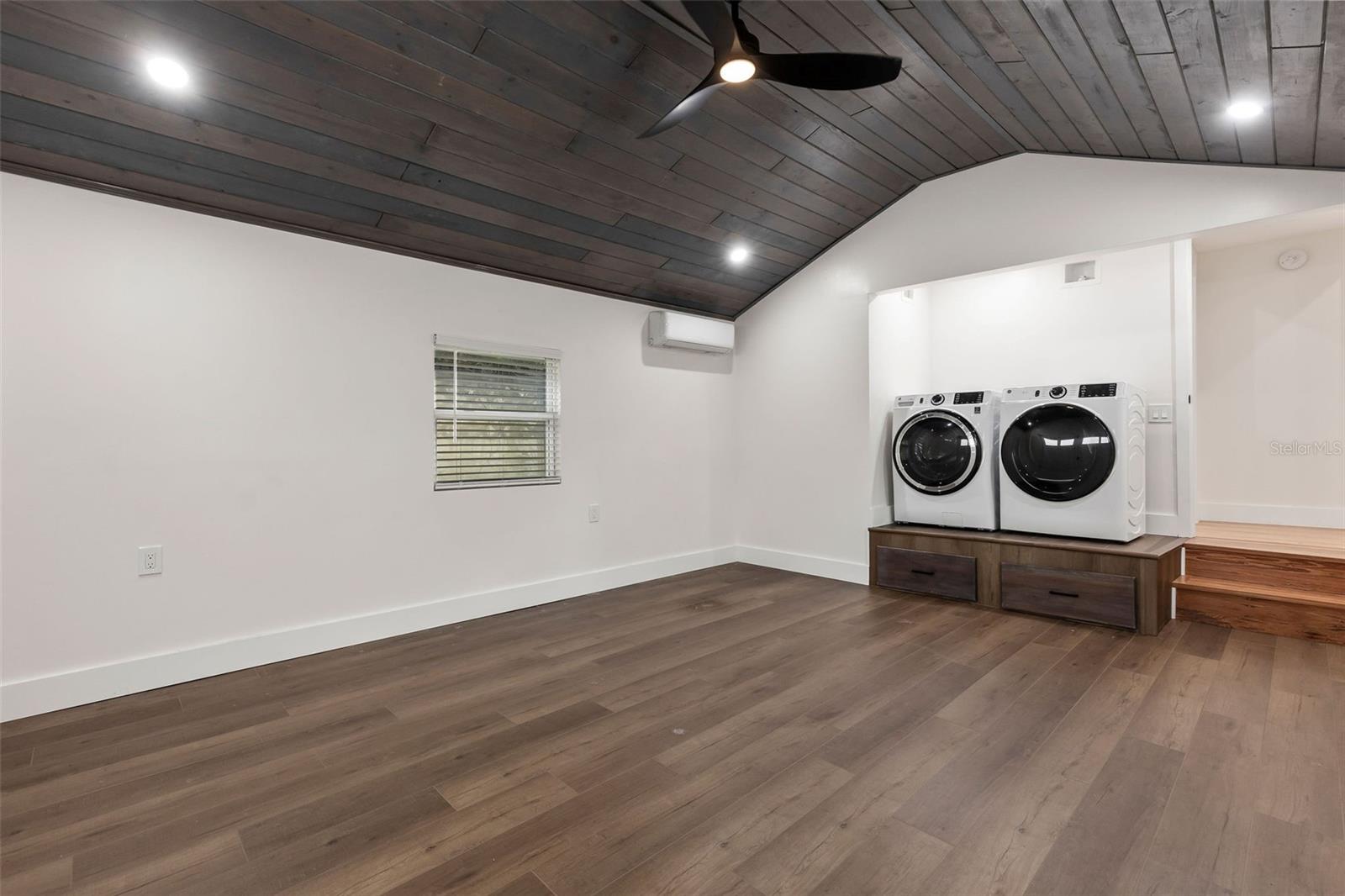 205 MARY AVE, NEW SMYRNA BEACH, FL, 32168