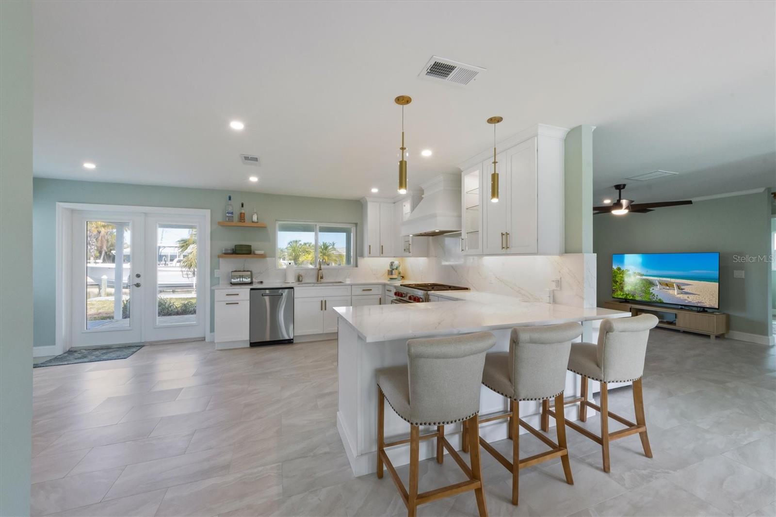 611 DUNDEE LN, HOLMES BEACH, FL, 34217