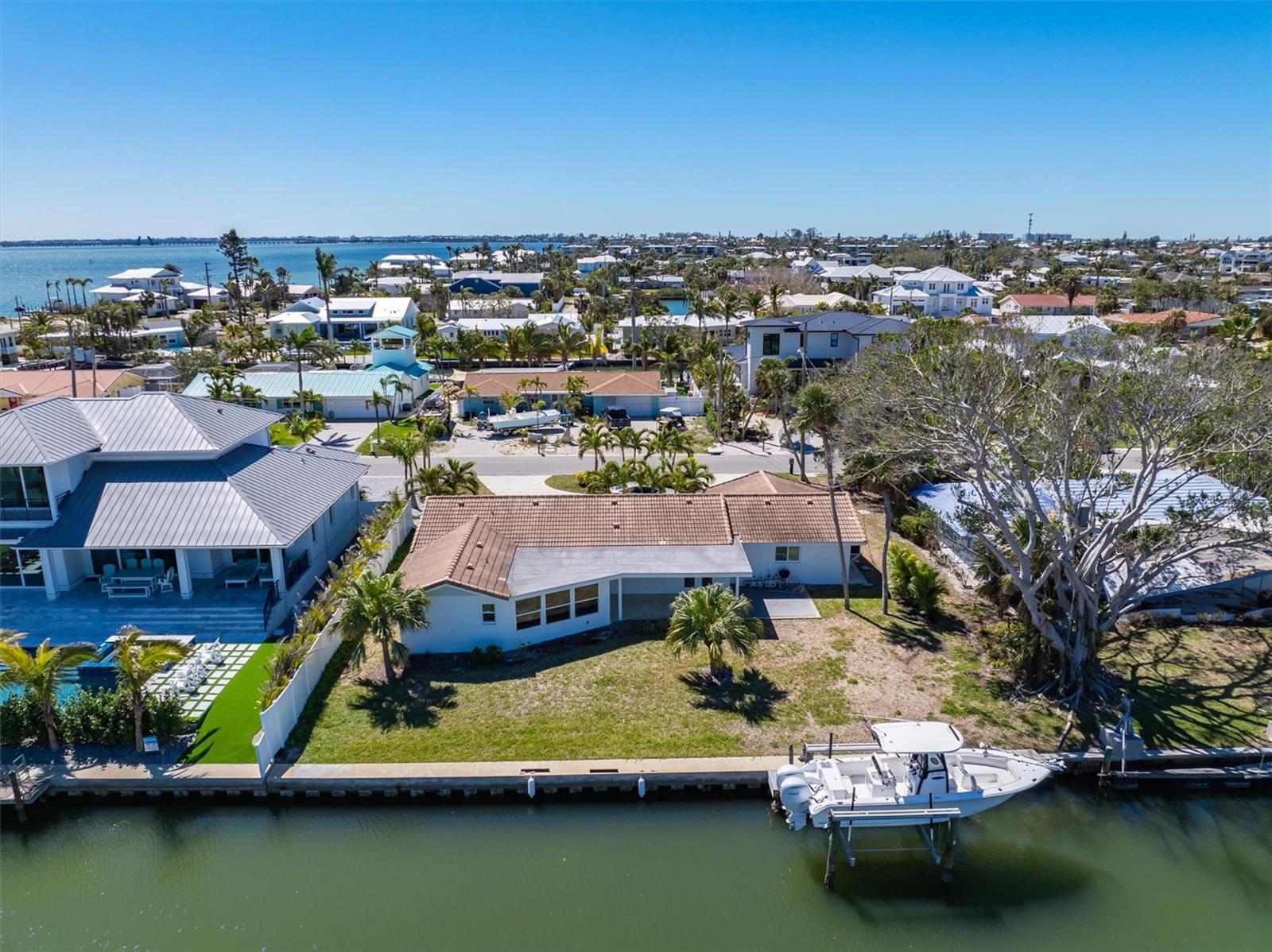 611 DUNDEE LN, HOLMES BEACH, FL, 34217