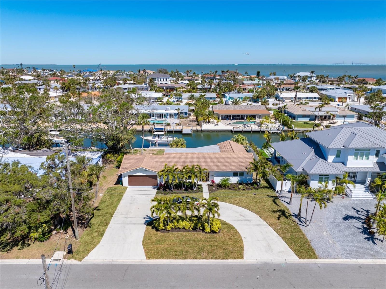 611 DUNDEE LN, HOLMES BEACH, FL, 34217