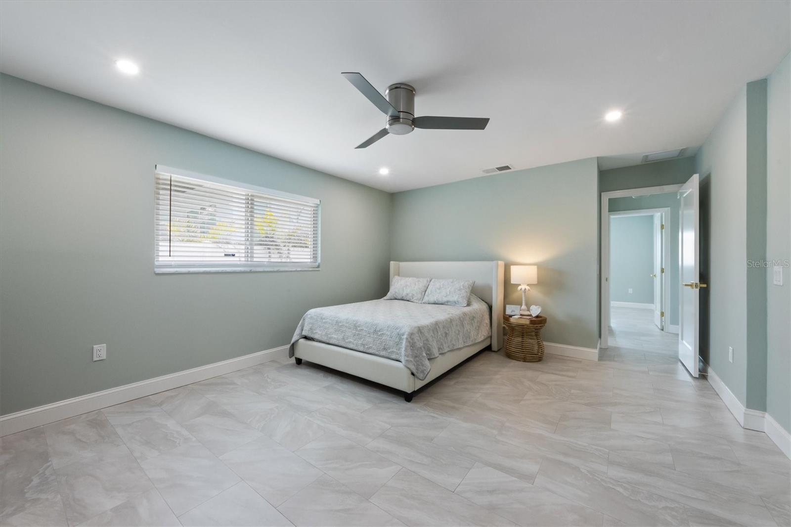 611 DUNDEE LN, HOLMES BEACH, FL, 34217