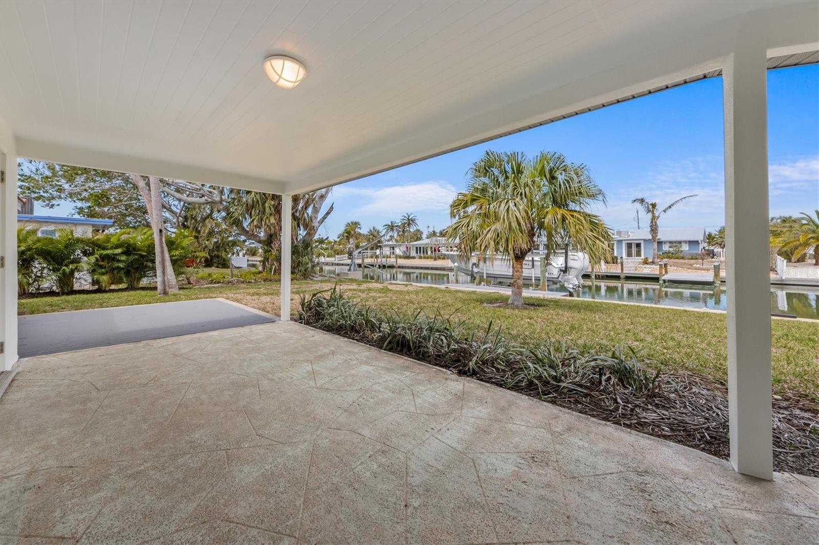 611 DUNDEE LN, HOLMES BEACH, FL, 34217