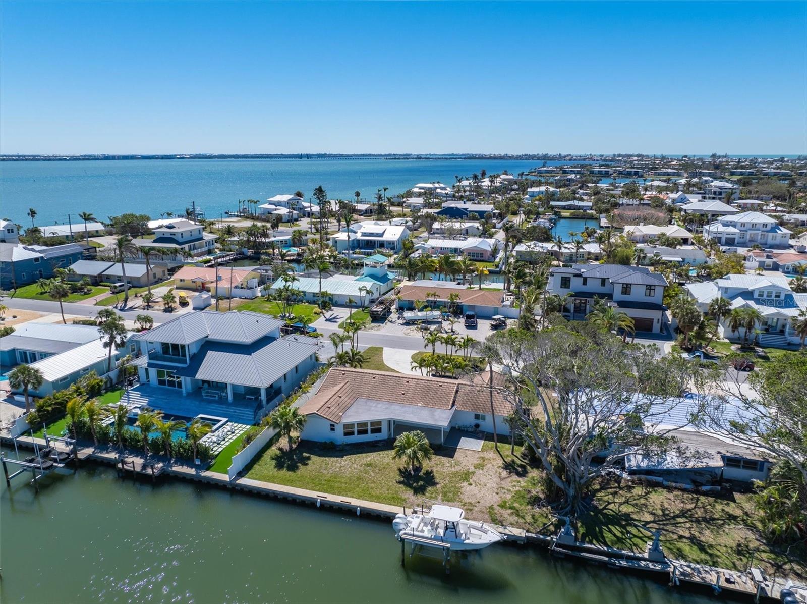 611 DUNDEE LN, HOLMES BEACH, FL, 34217
