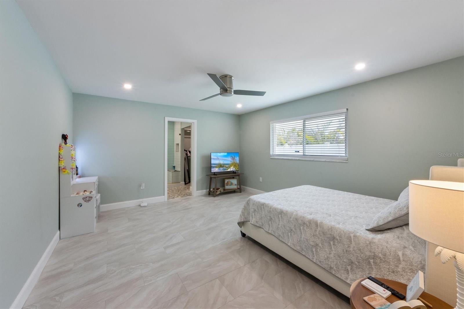 611 DUNDEE LN, HOLMES BEACH, FL, 34217