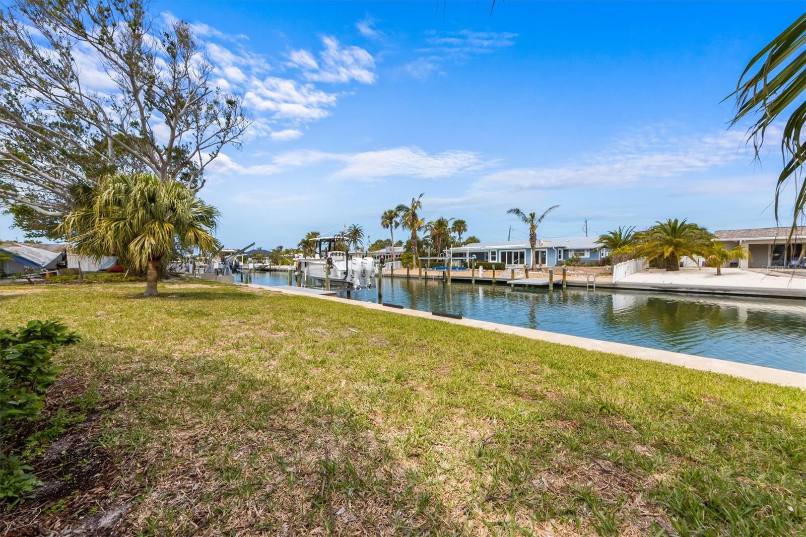 611 DUNDEE LN, HOLMES BEACH, FL, 34217