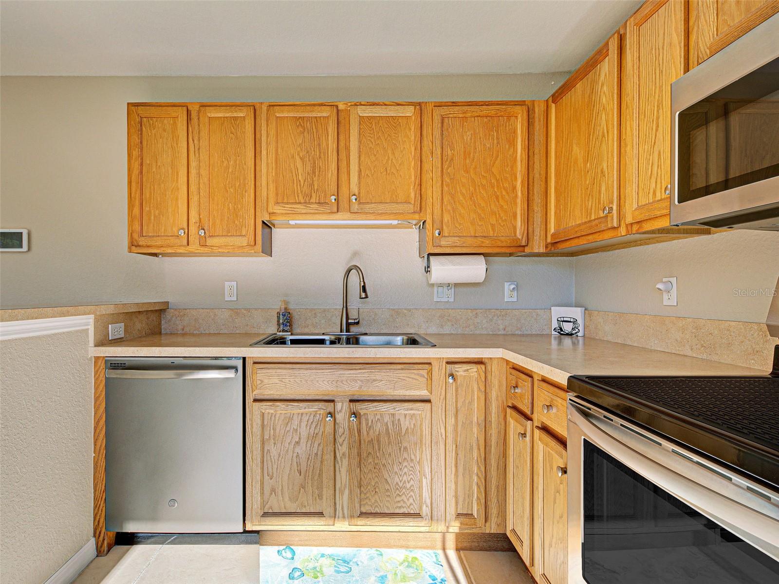 589 ROSE APPLE CIRCLE, PORT CHARLOTTE, FL, 33954