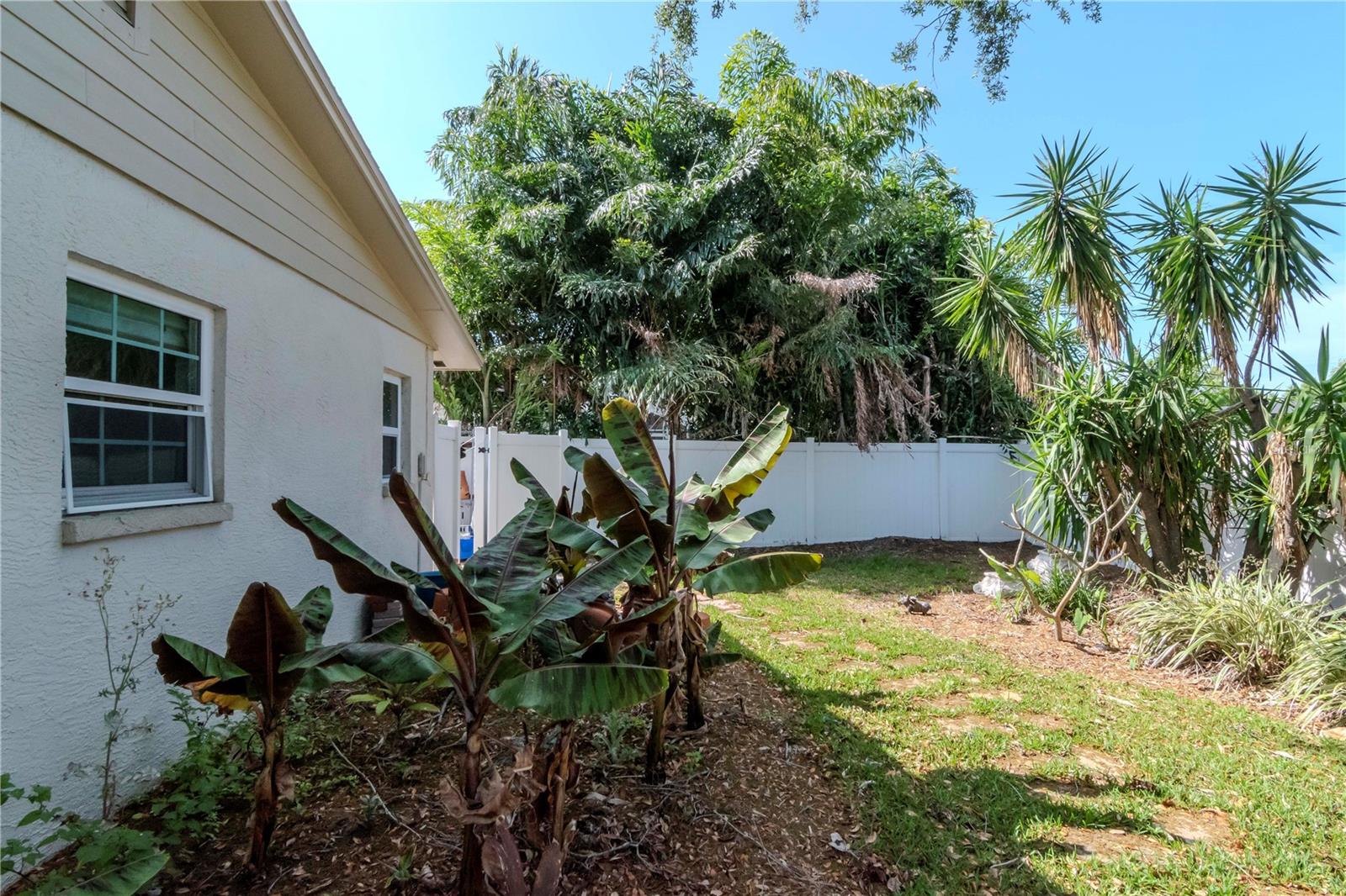 201 S TREASURE DR E, TAMPA, FL, 33609