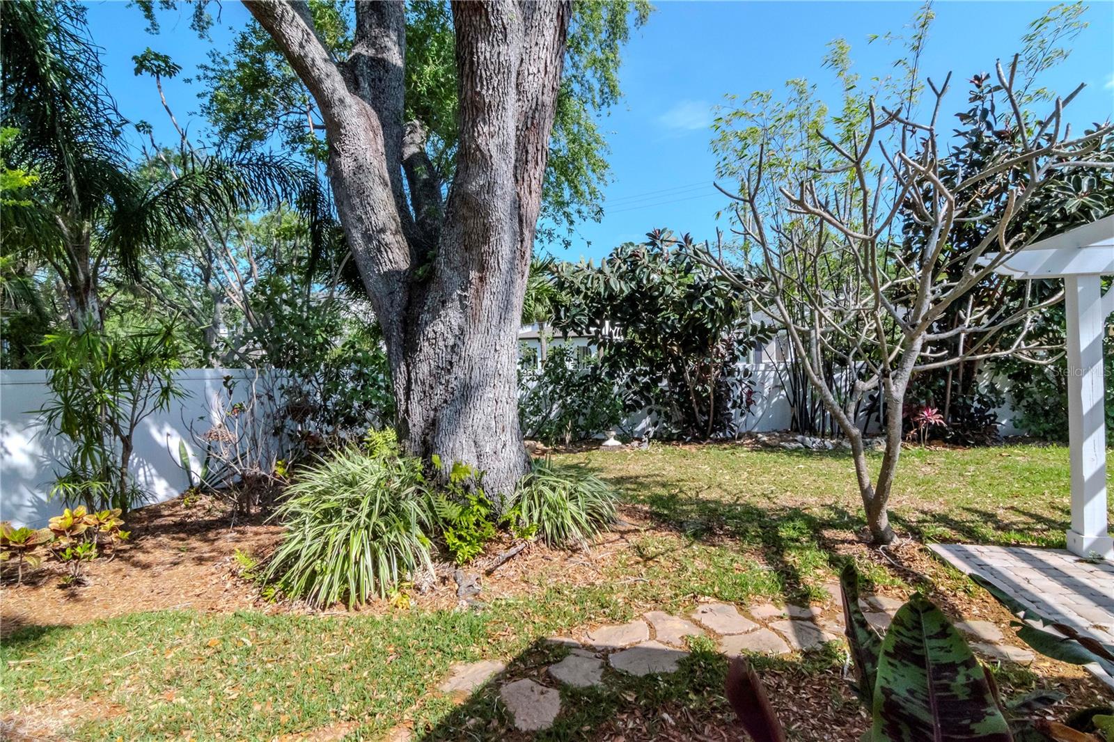 201 S TREASURE DR E, TAMPA, FL, 33609