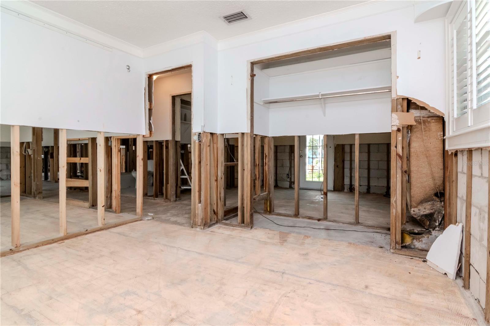 201 S TREASURE DR E, TAMPA, FL, 33609