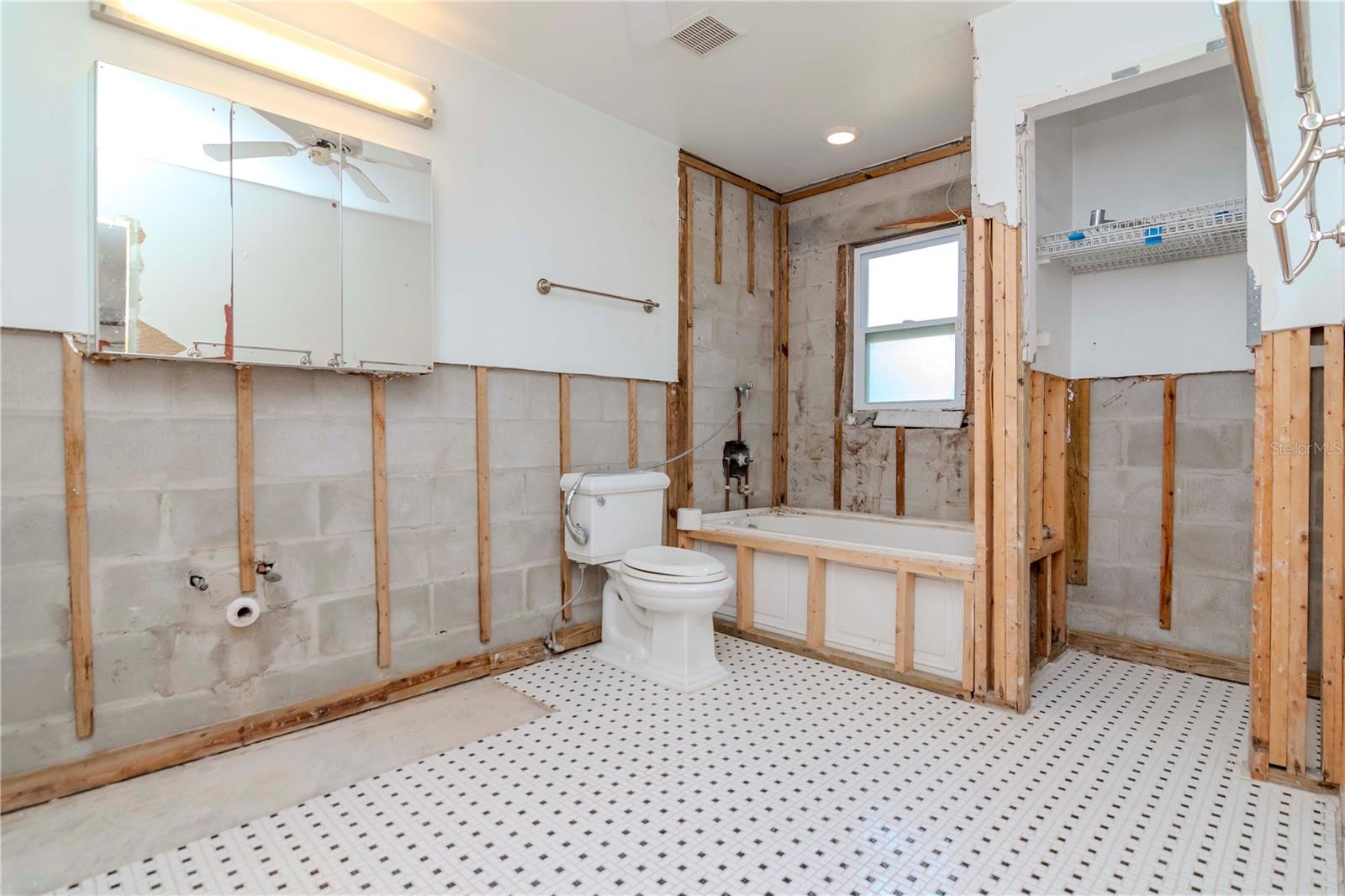 201 S TREASURE DR E, TAMPA, FL, 33609