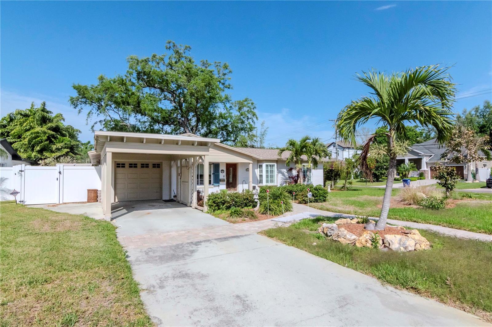 201 S TREASURE DR E, TAMPA, FL, 33609