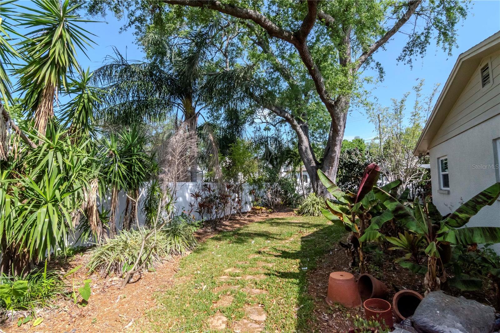 201 S TREASURE DR E, TAMPA, FL, 33609