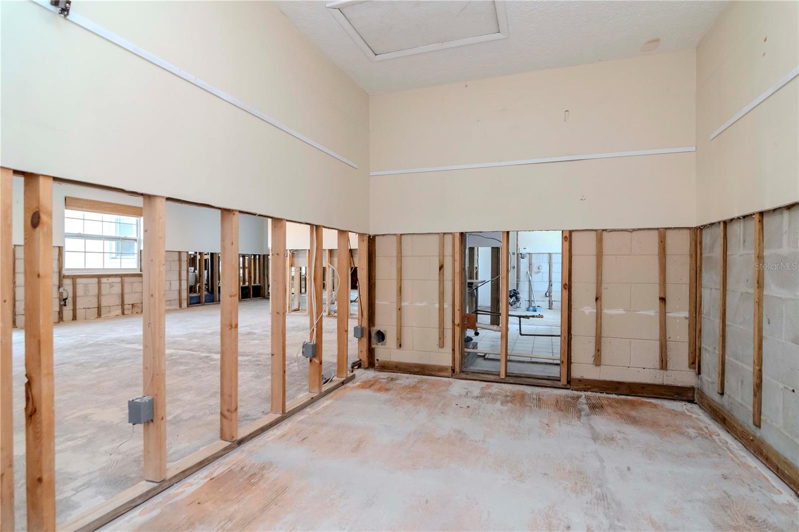 201 S TREASURE DR E, TAMPA, FL, 33609