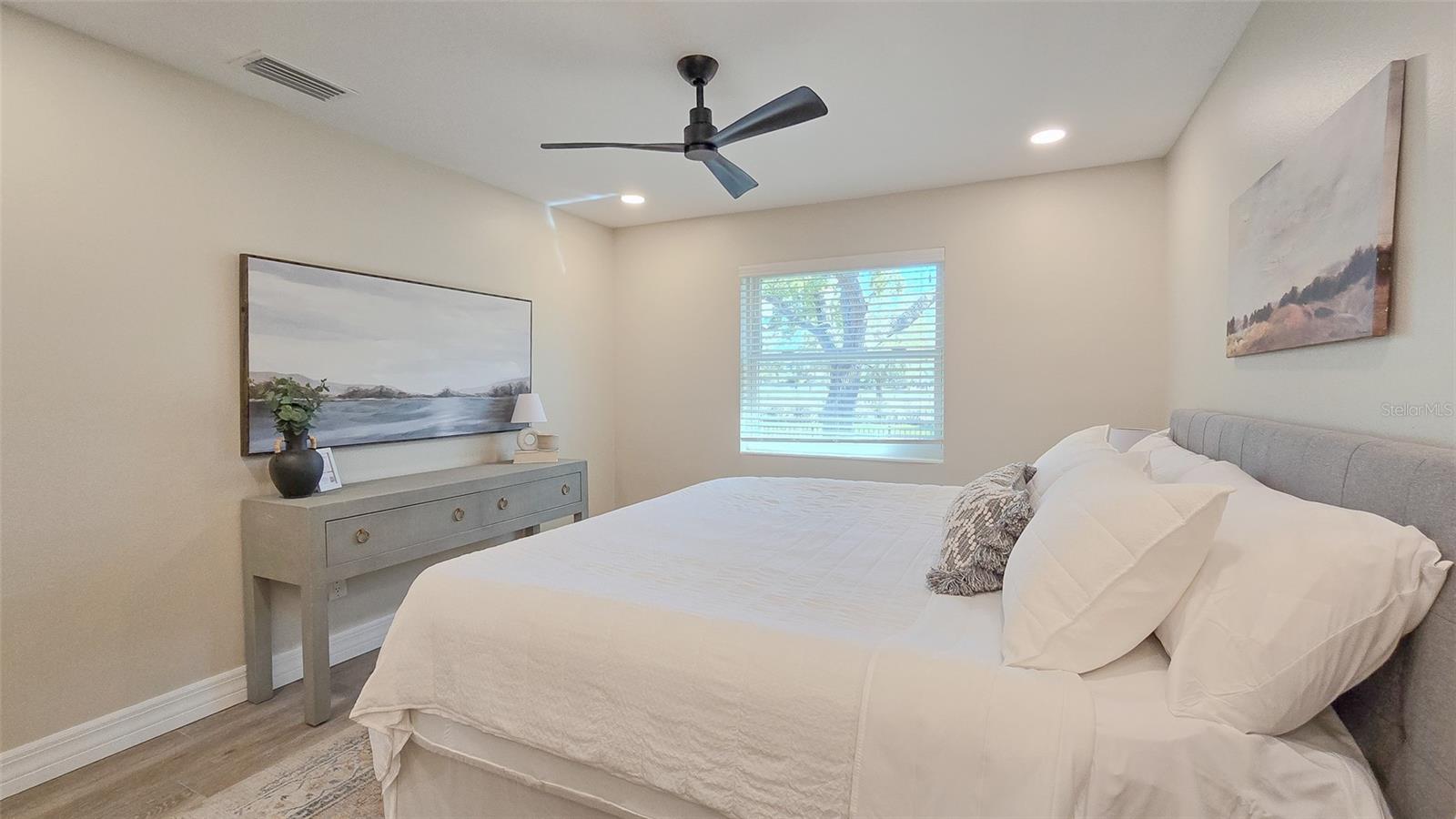 515 34TH AVE NE, ST PETERSBURG, FL, 33704