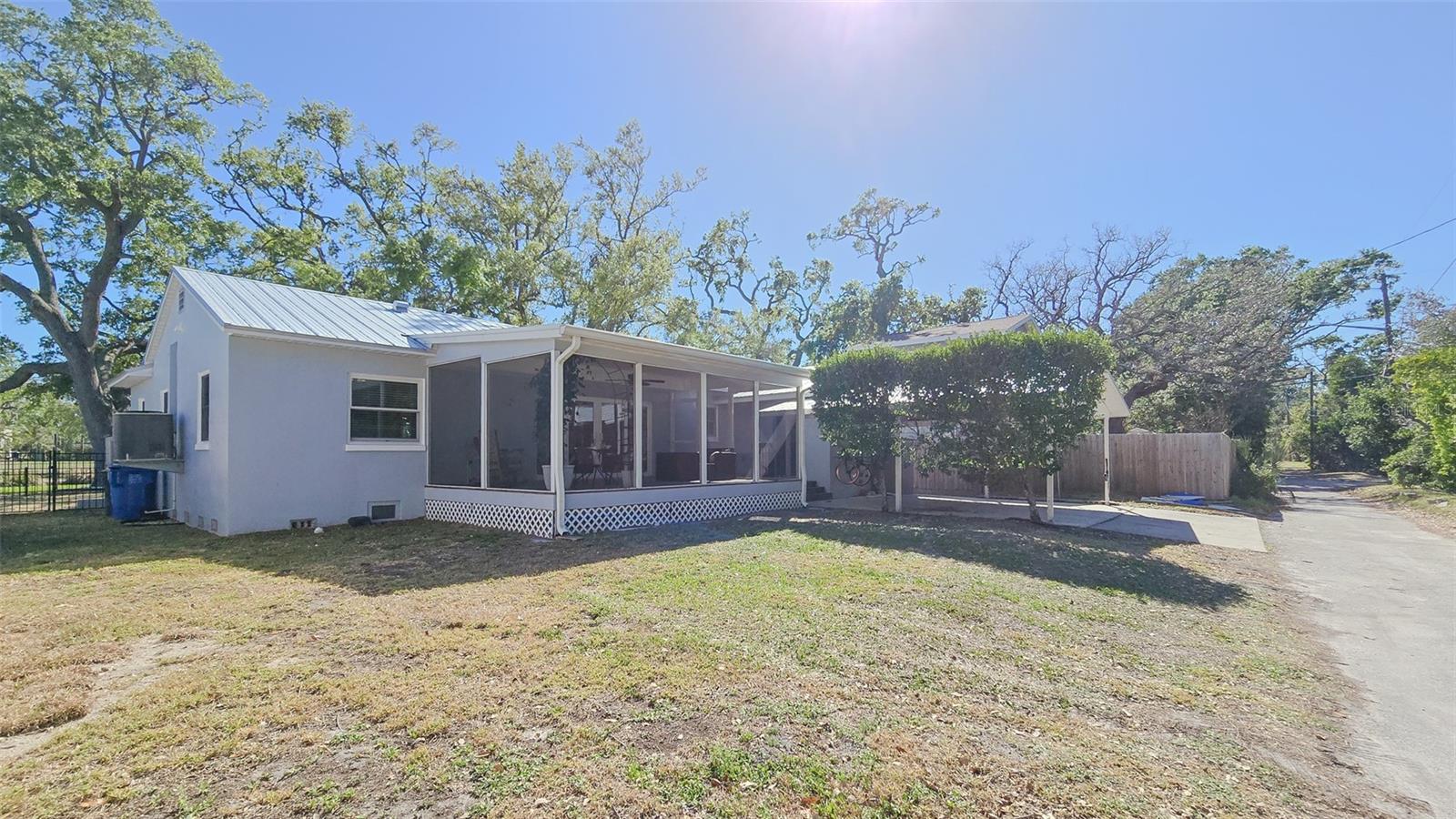 515 34TH AVE NE, ST PETERSBURG, FL, 33704