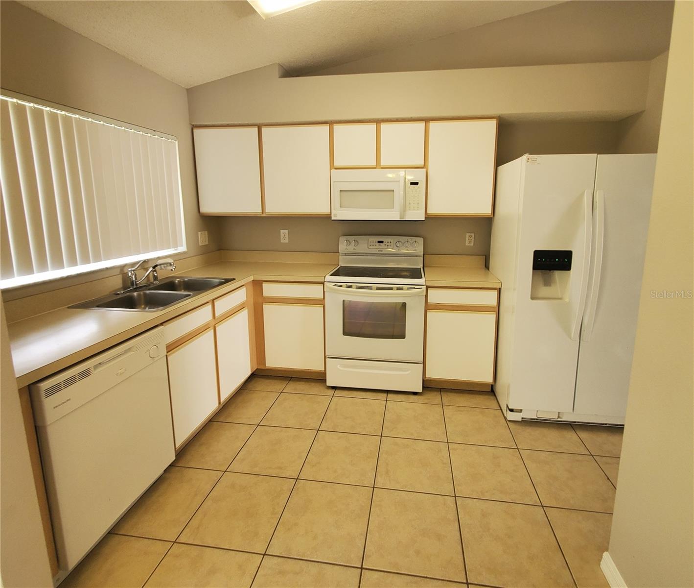 1211 BLUFIELD AVE, BRANDON, FL, 33511