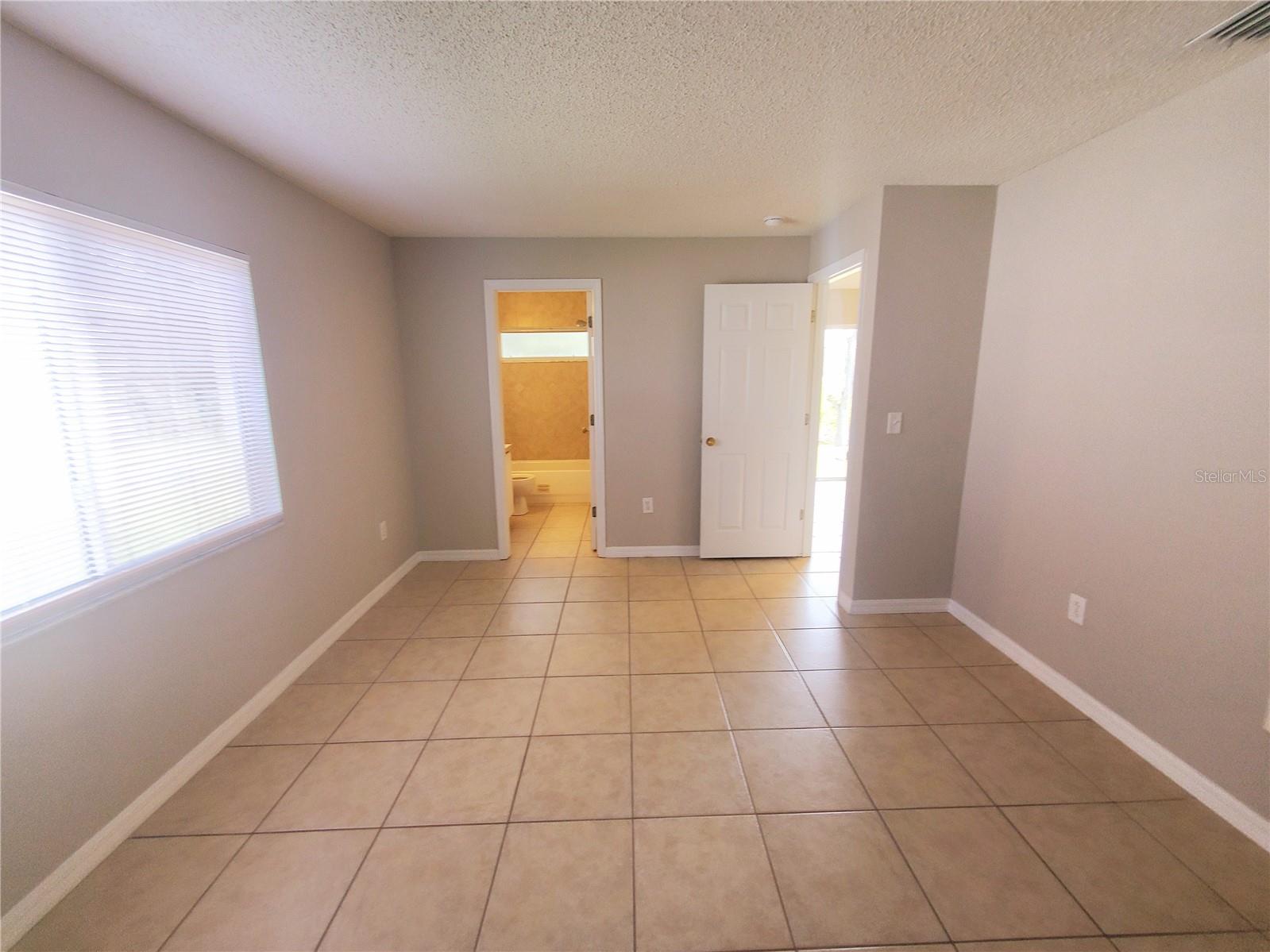 1211 BLUFIELD AVE, BRANDON, FL, 33511