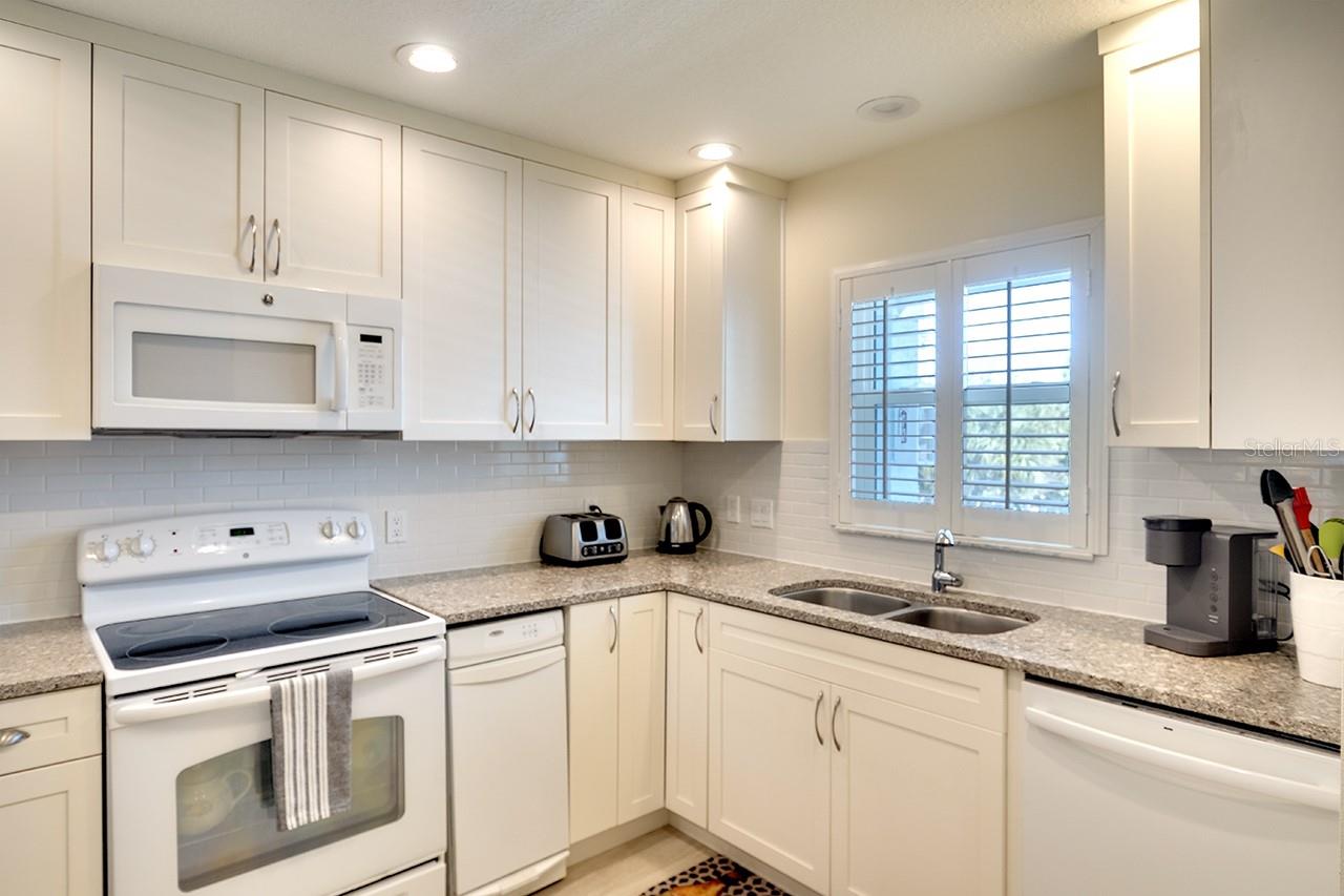 4307 GULF DR #202, HOLMES BEACH, FL, 34217
