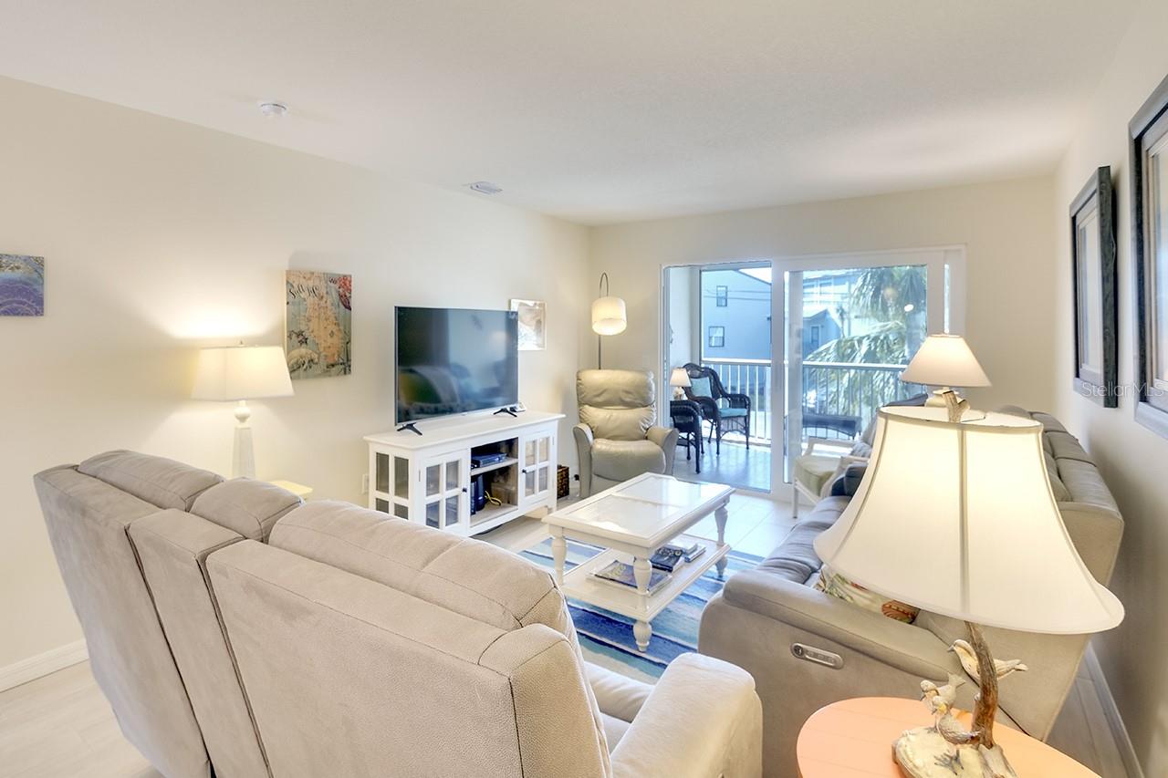 4307 GULF DR #202, HOLMES BEACH, FL, 34217