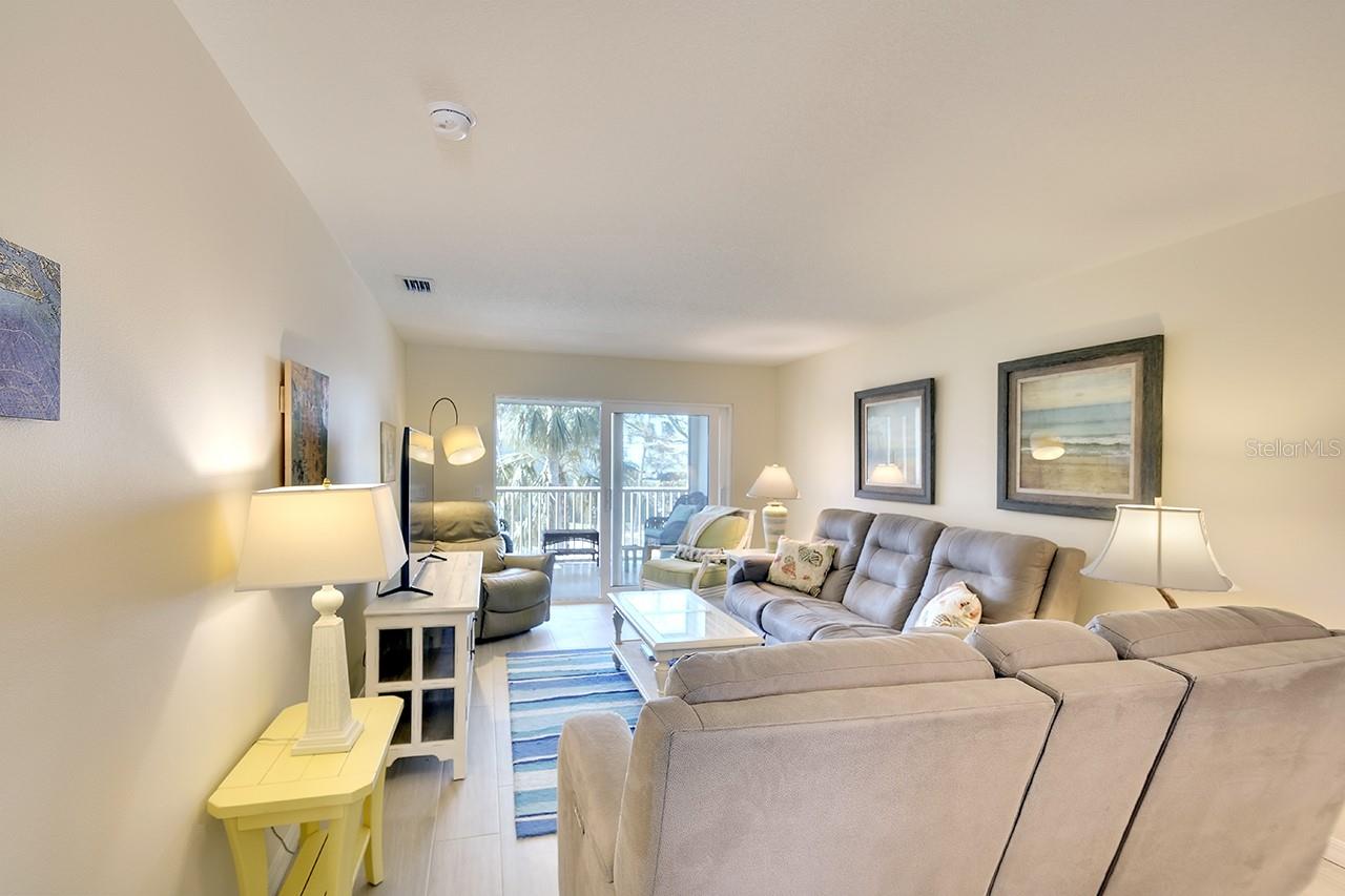 4307 GULF DR #202, HOLMES BEACH, FL, 34217