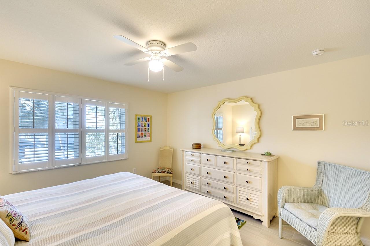 4307 GULF DR #202, HOLMES BEACH, FL, 34217